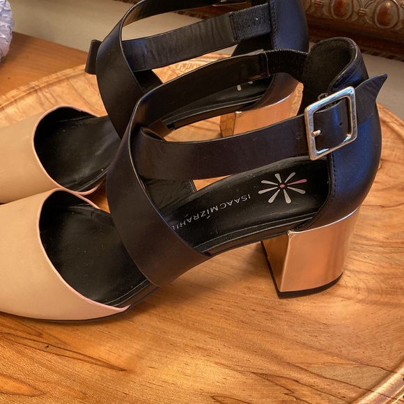 Like new Isaac Mizrahi Live sandals - Picture 2 of 4